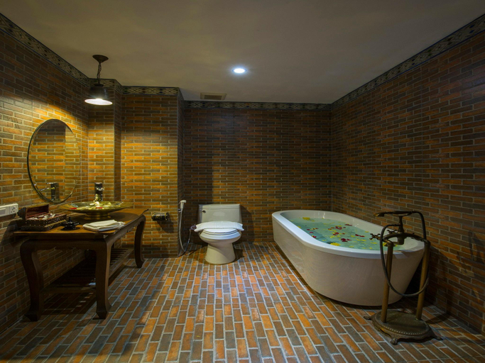 Bathroom, Bagan King Hotel, Mandalay