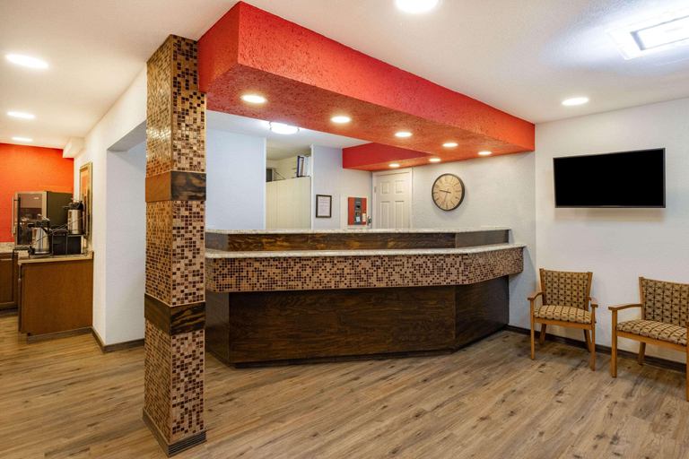 Public Area 2, Travelodge by Wyndham Miles City, Custer
