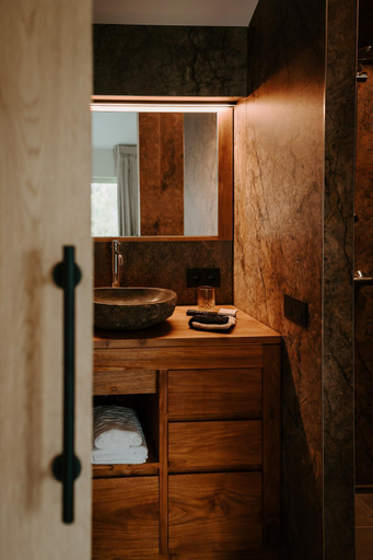 Bathroom 3, Walbrugge, West-Vlaanderen