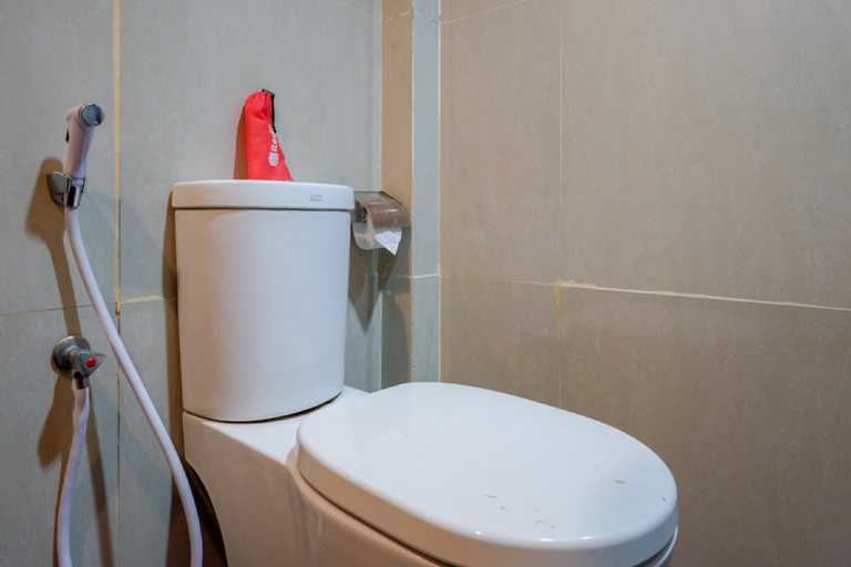 Bathroom 4, RedDoorz Plus near Hotel Benua Kendari, Kendari