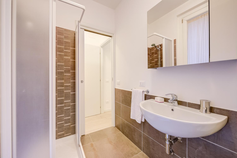 Bathroom 3, Casa Oleandri With Pool And Lake View, Brescia