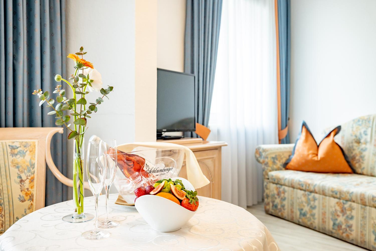 Bedroom 2, Hotel-Restaurant Minichmayr, Steyr