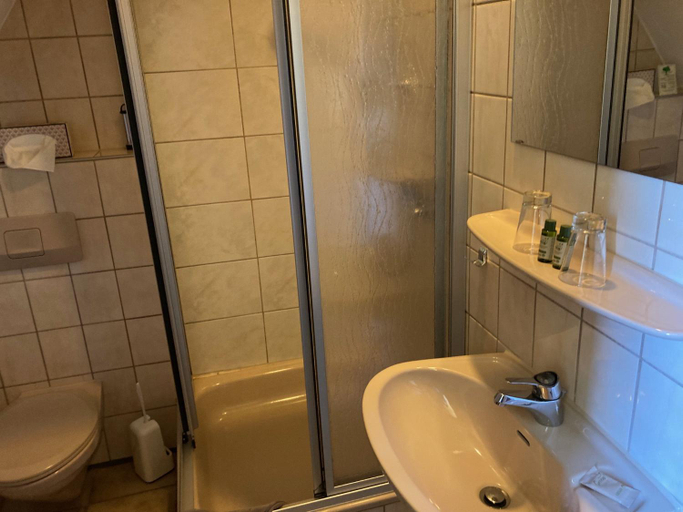 Bathroom 3, Hotel Burg Bollendorf, Eifelkreis Bitburg-Prüm
