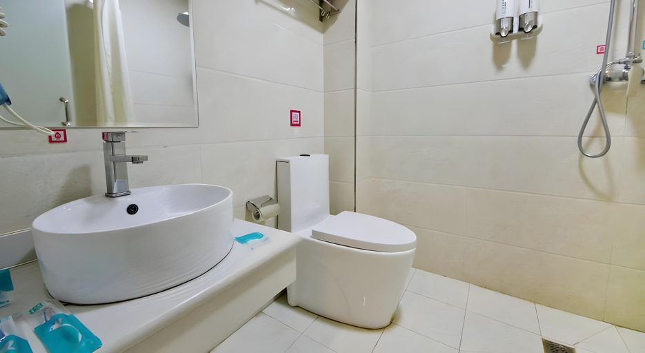 Bathroom 5, Pai Hotel Gannan Cooperative Bus Company, Gannan Tibetan