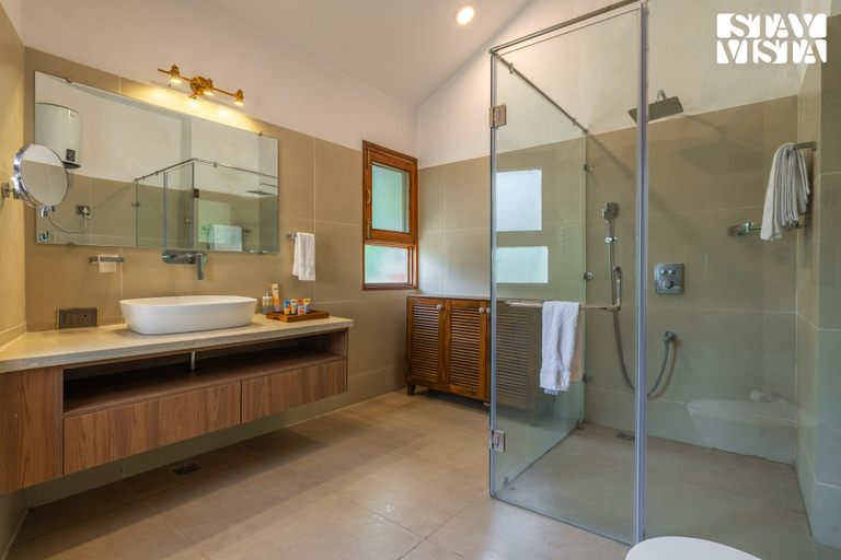 Bathroom 3, StayVista at Moets Waterfront Estate 3 BR Raison, Kullu