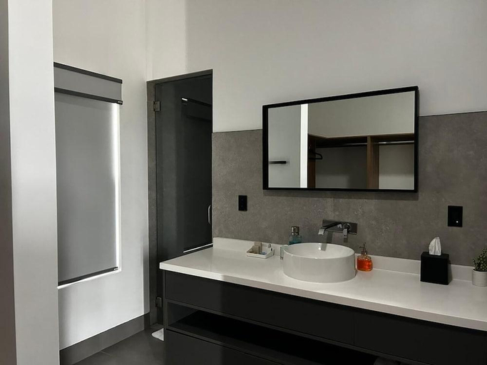 Bathroom, La Cima del Valle, Ensenada