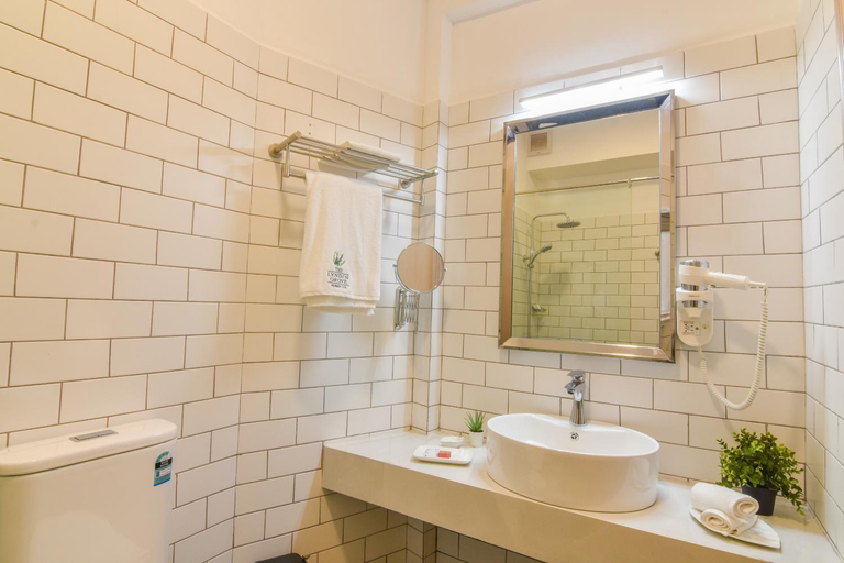 Bathroom 4, The Lynden Grove Hotel, Nuwara Eliya