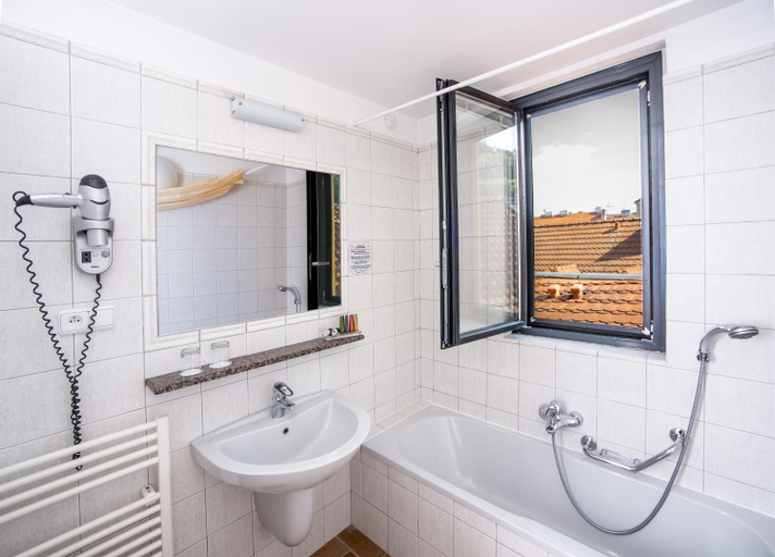 Bathroom 4, Roma Hotel, Praha 1