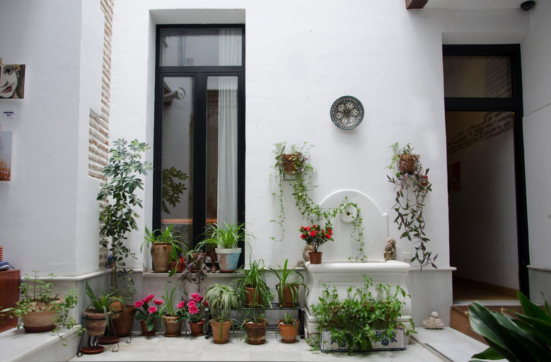 Public Area, El Granado Hostel, Granada