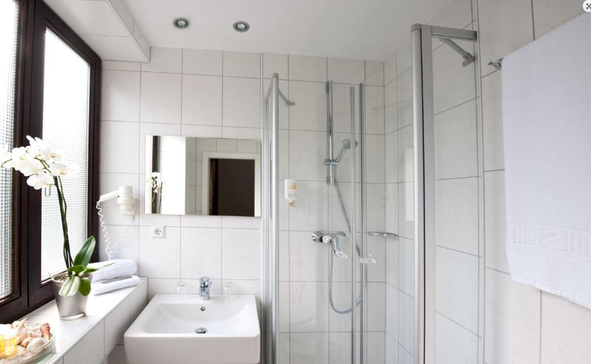 Bathroom 4, Seeluna, Ebersberg