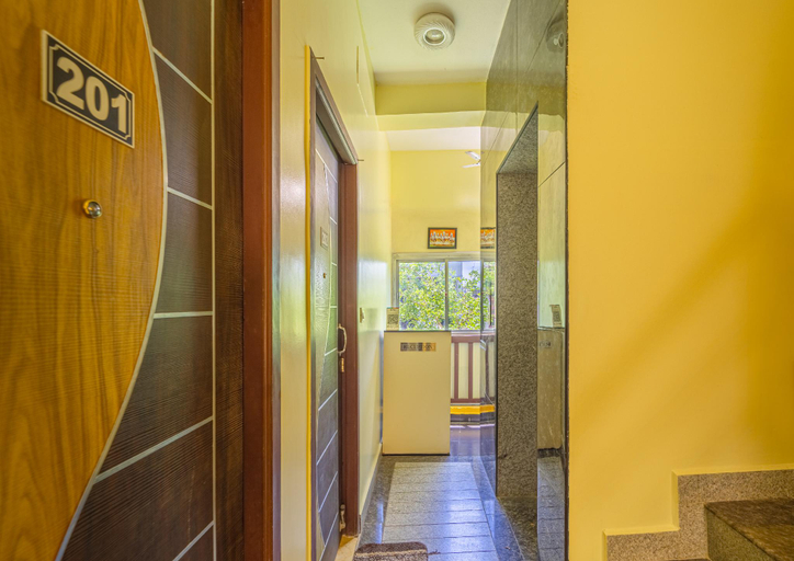 Public Area, Shoreline Stays, Viluppuram