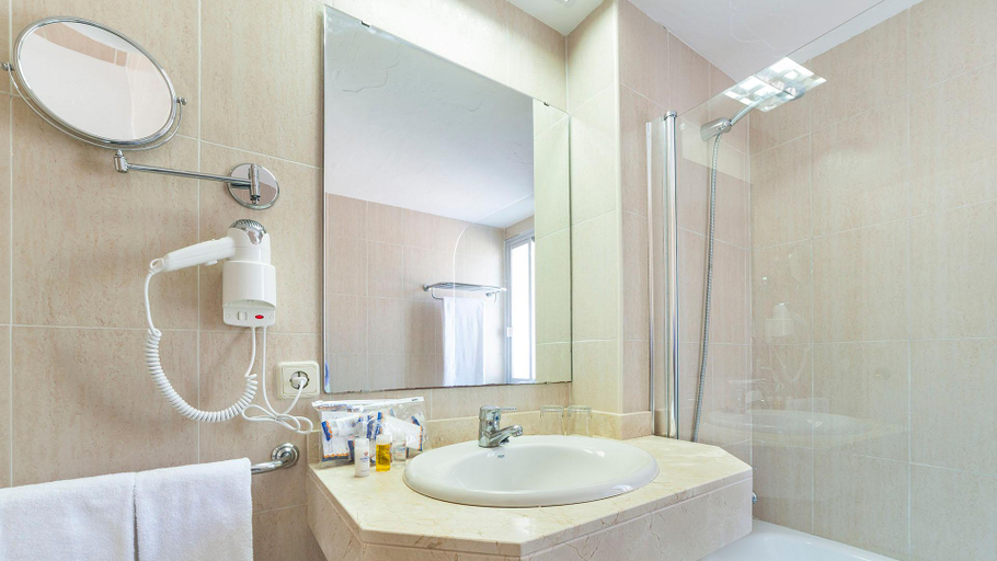 Bathroom 4, Globales Simar, Baleares