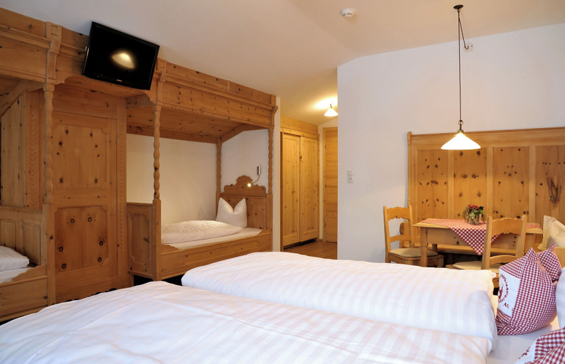 Bedroom 2, Hotel Märzenklamm Stumm im Zillertal, Schwaz