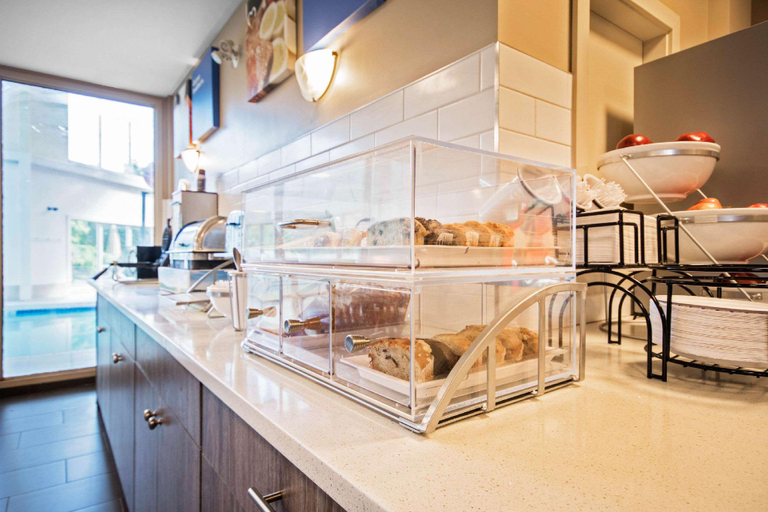 Food & Drinks 5, Comfort Inn & Suites Langley, Greater Vancouver