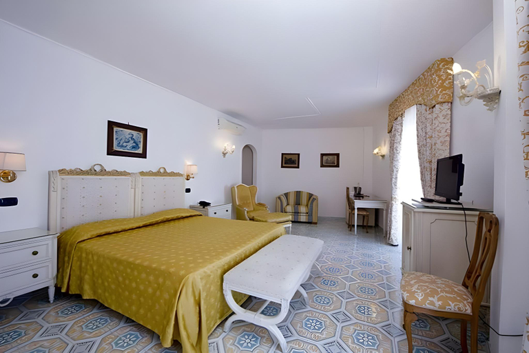 Others 3, Grand Hotel Excelsior, Salerno