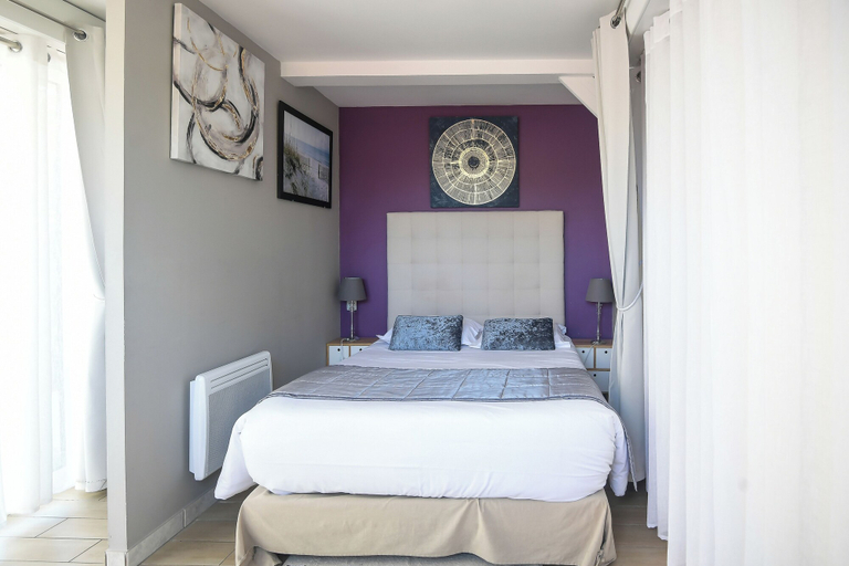 Bedroom 2, Hotel Les Augustines, Somme