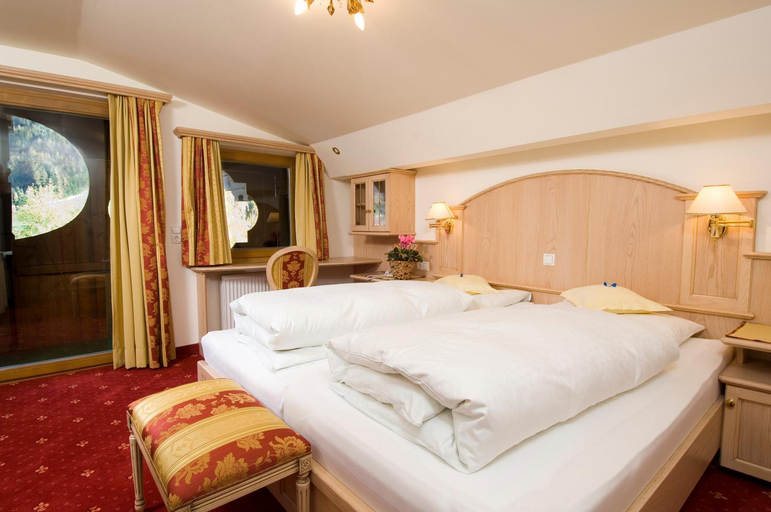 Bedroom 3, Alpenhotel Fernau, Innsbruck Land