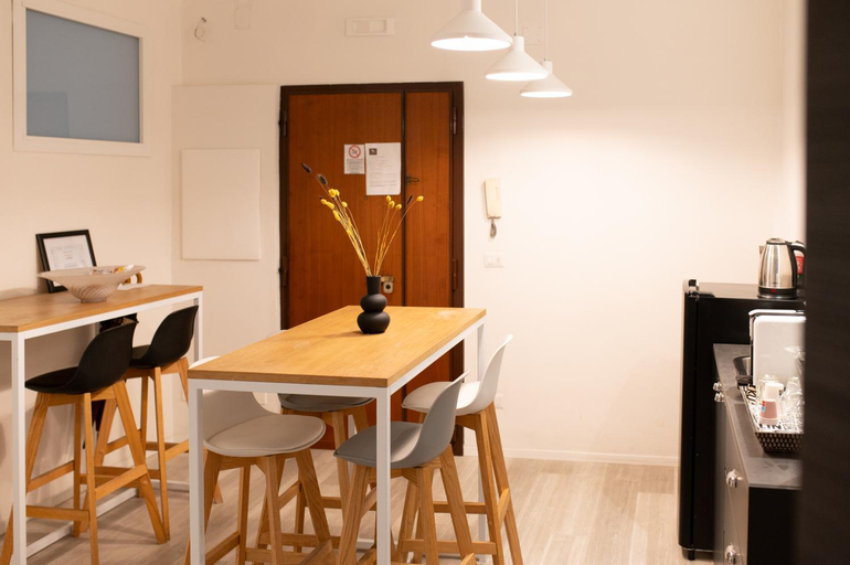 Others 2, b&b boutique four rooms bari, Bari