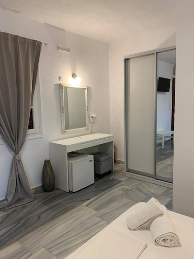 Bedroom 3, Akrogiali Hotel, South Aegean