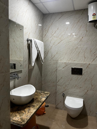 Bathroom 4, Roomquet Comfort Inn, Kaushambi
