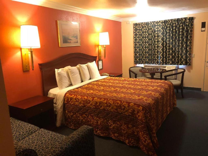 Bedroom 2, Aerospace Inn, Kern