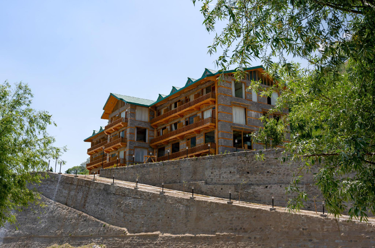 Exterior & Views