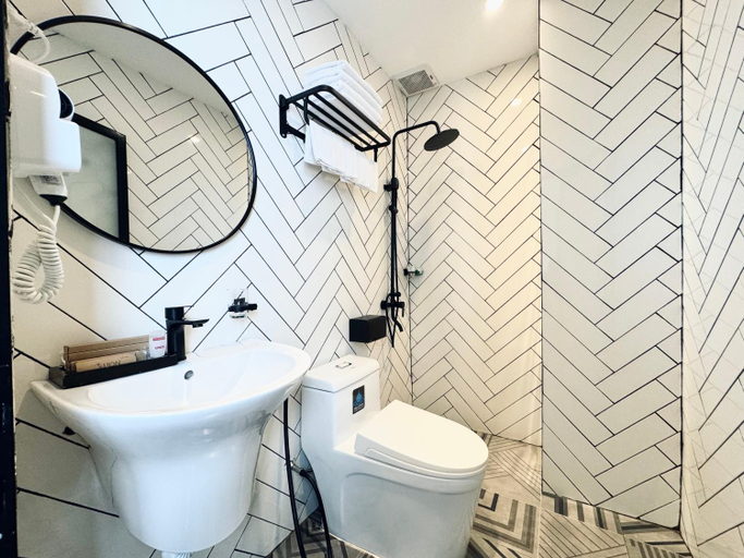 Bathroom 3, Lion 10 Hotel, Ninh Kiều