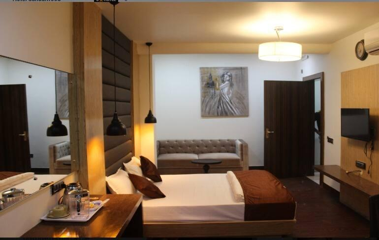 Bedroom 2, Jalsa inn, Bhopal