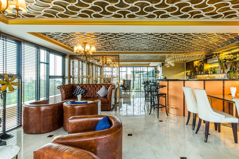 Food & Drinks, Convenient Surin beach condo with pool & gym! 707, Pulau Phuket