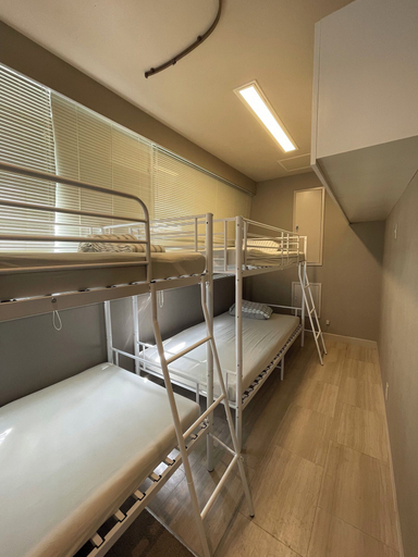 Room 2, Phoenix Inn, Minato