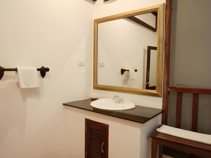 Bathroom 4, BAAN SAMSA, Luang Prabang