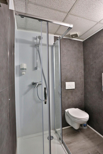 Bathroom 3, Chez Phil, Liège