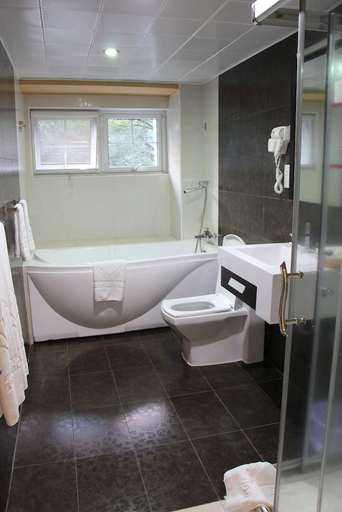 Bathroom 5, Clarence House, Dagoretti North