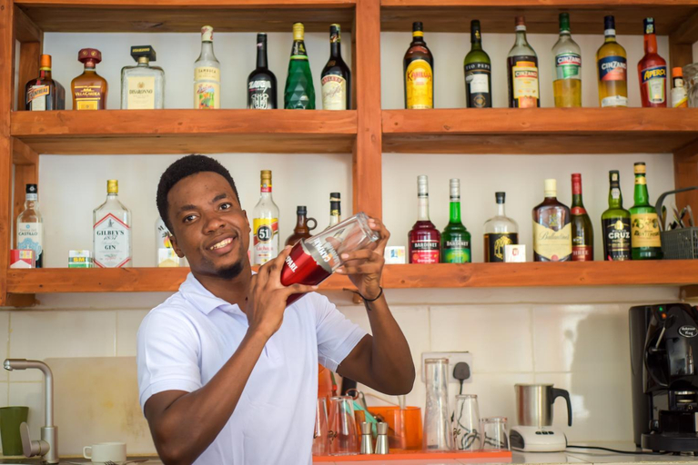 Food & Drinks 5, Raffia Boutique Hotel, Kusini