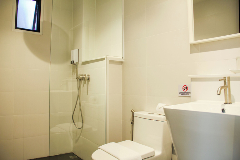 Bathroom 5, iThaphae Hotel, Muang Chiang Mai