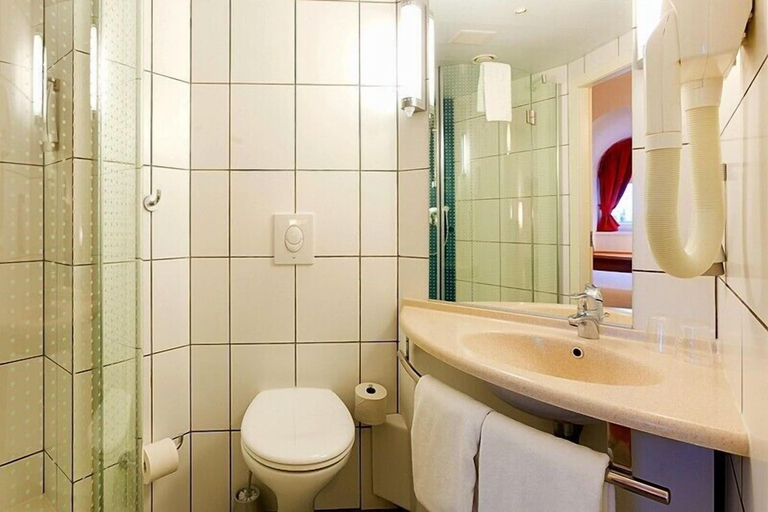 Bathroom 3, Sarawan Hotel, Karachi