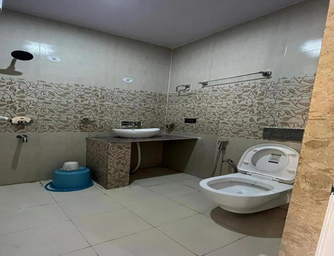 Bathroom 3, Hotel Mansarovar, Chamoli