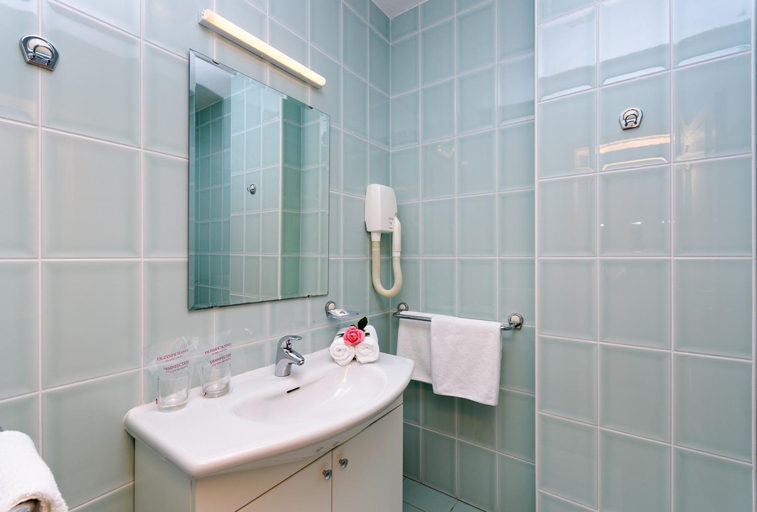 Bathroom 5, Hotel Epario, Lopar/Supetarska Draga