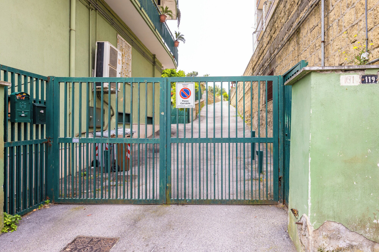 Front of property 5, Domus Capodimonte Flat by Napoliapartments, Napoli