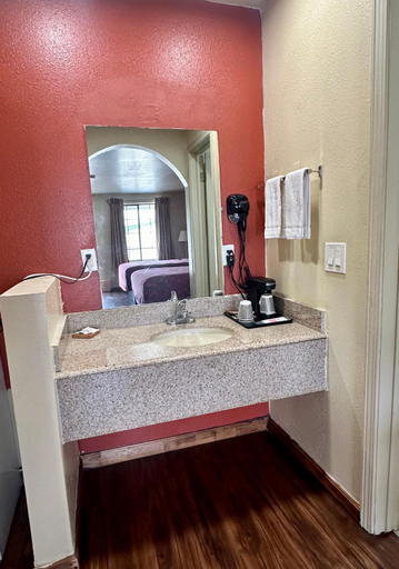 Others 4, Western Plaza Inn, Sevier