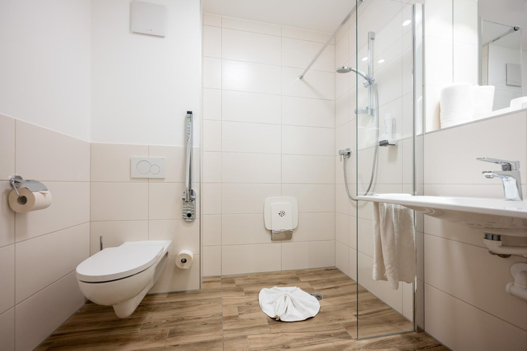 Bathroom 5, Hotel Gasthof Klause Dependance 2, Reutte