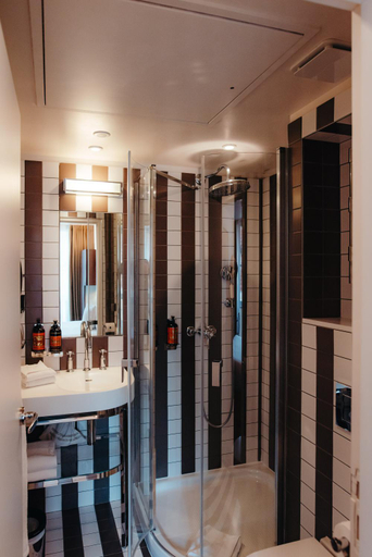 Bathroom 5, Hotel Eiffel Blomet, Paris