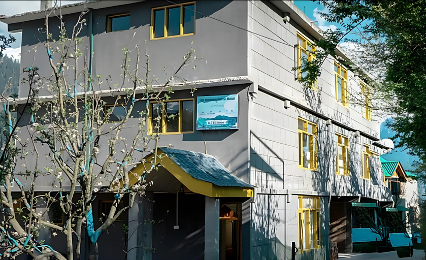 Exterior & Views