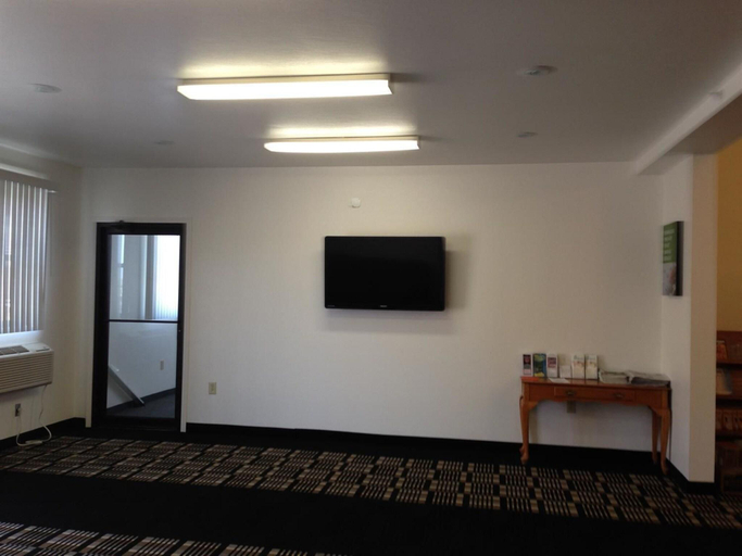 Public Area 2, Motel 6 Sedalia, MO, Pettis