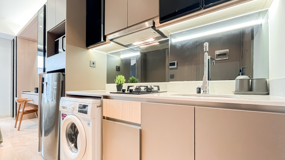 Others 2, Modern Minimalist Studio Room at Gold Coast Apartment By Travelio, North Jakarta