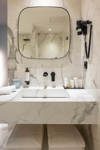 Bathroom 3, Howard Sur Seine, Hauts-de-Seine