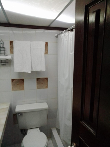 Bathroom 2, Hotel NASS Continental, Cuenca