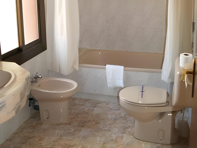 Bathroom 3, Hostal del Sol, Girona