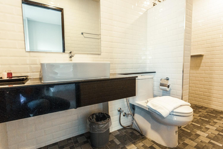 Bathroom, AT Apartment, Hat Yai