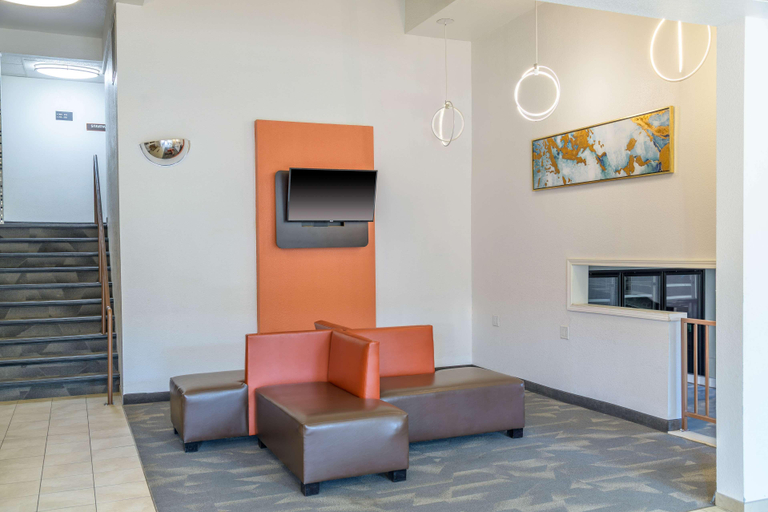 Public Area 2, Motel 6 Sedalia, MO, Pettis